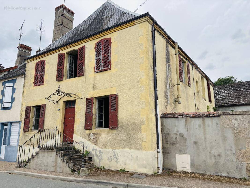 Maison à CLUGNAT