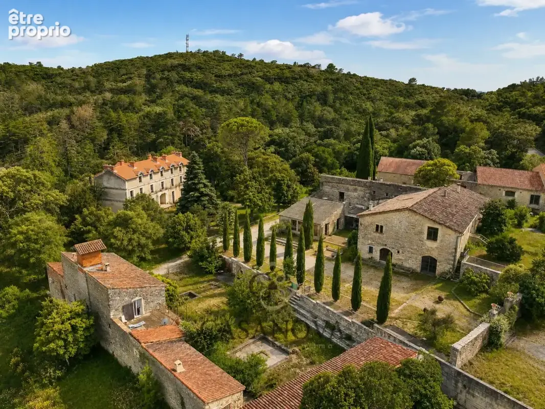 Domaine de caractère du XVIIe siècle sur 6.5 hectares avec près de 3 000 m² bâtis - photo 5