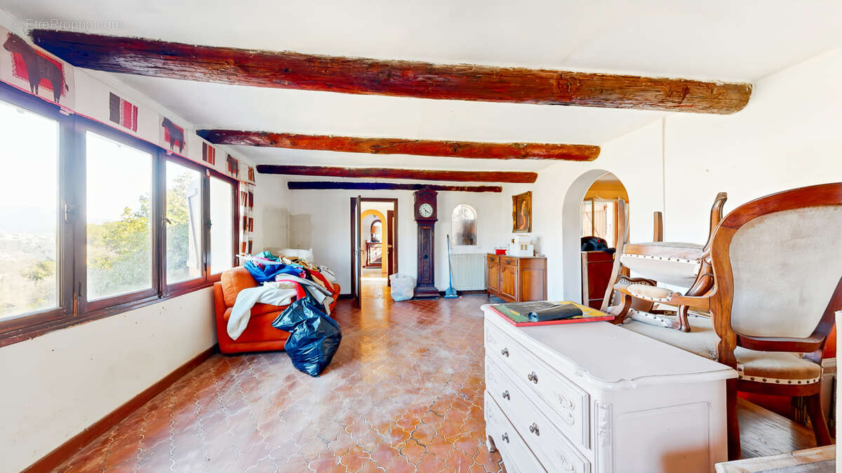 Maison à rénover, piscine, terrain 1660 m2 - photo 7