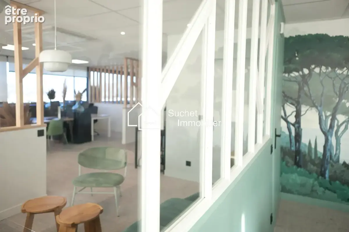 Bureaux contemporains de 121 m2 entièrement rénovés avec 4 stationnements privatifs   DPE C - photo 7
