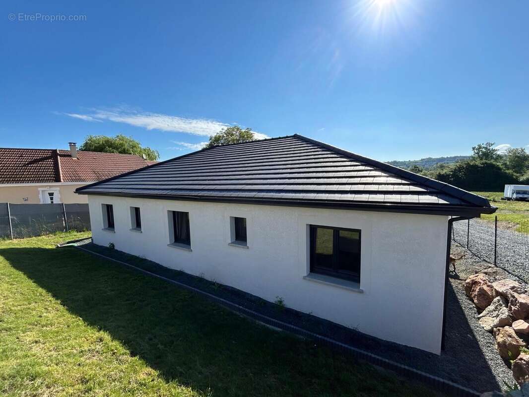 Photo 2 - Maison à SAINT-REMY-EN-ROLLAT