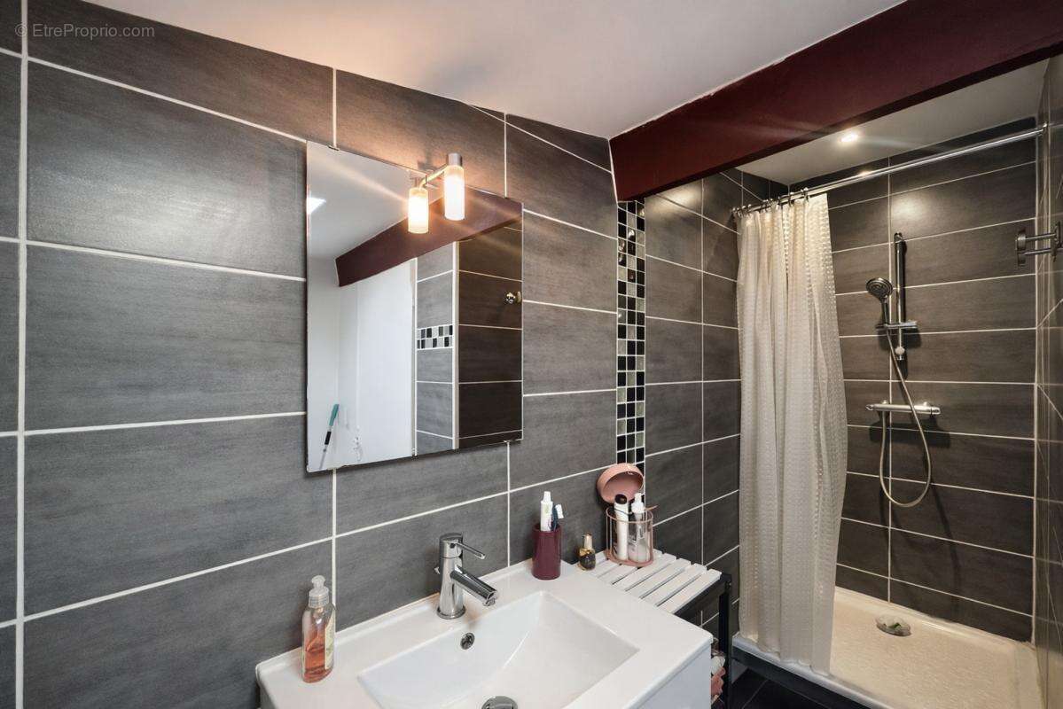 Maison 240 m² à Le Chay  - photo 14