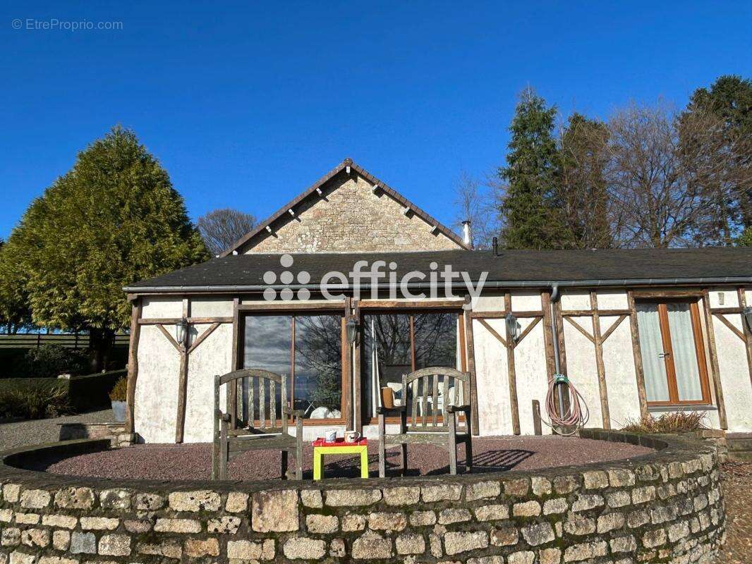 Maison à SAINT-SEVER-CALVADOS
