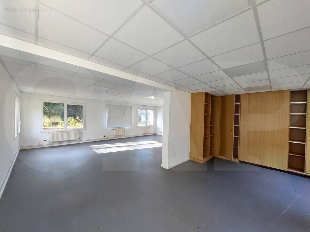 Commerce à SAINT-NOLFF