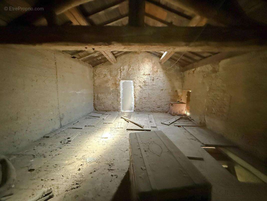 Maison à SAINT-GENIS-LAVAL