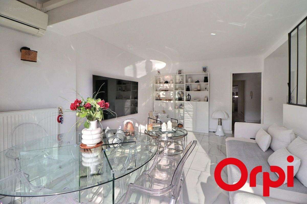 Appartement à MARSEILLE-2E