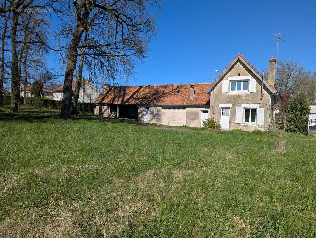 Maison à LA TRIMOUILLE