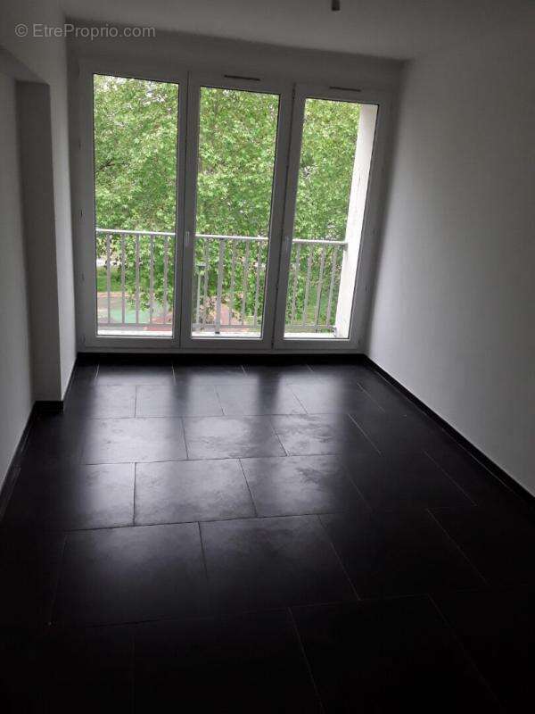 Appartement à SAINT-ETIENNE-DU-ROUVRAY