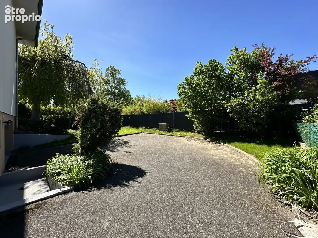 Maison aux allures modernes dans un cadre verdoyant - photo 2