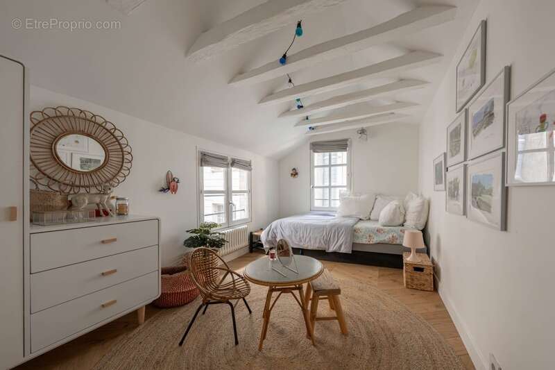 Appartement à PARIS-1E