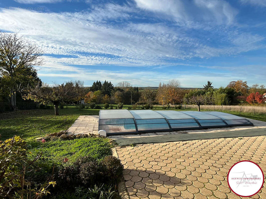 Maison à AINAY-LE-CHATEAU