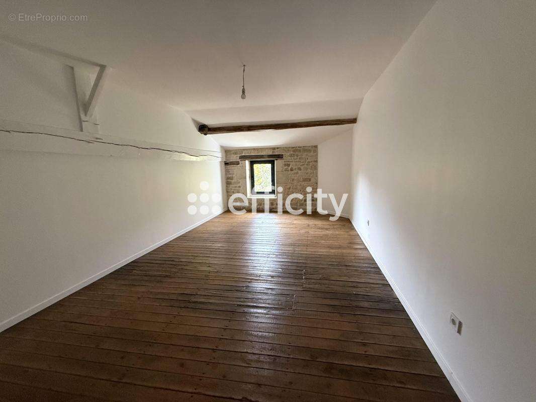 Maison à LA CHAPELLE-POUILLOUX