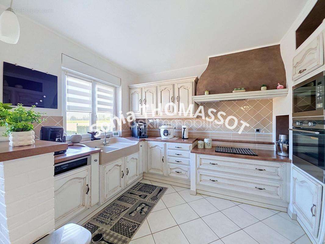 Maison sur sous-sol avec piscine – terrain clos - photo 9