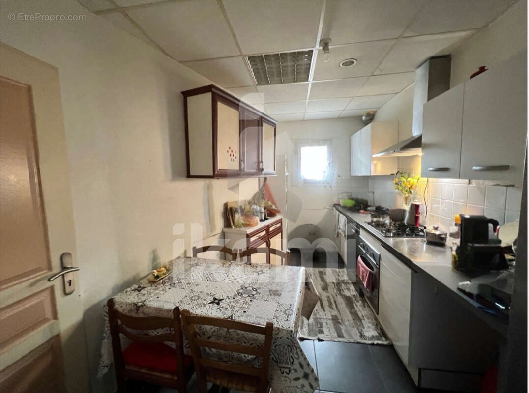 Commerce à MOURS-SAINT-EUSEBE