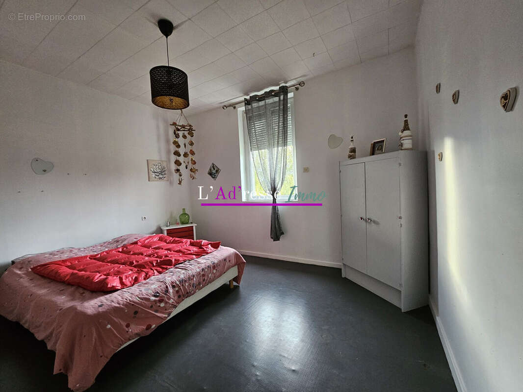 Maison à CROISILLES