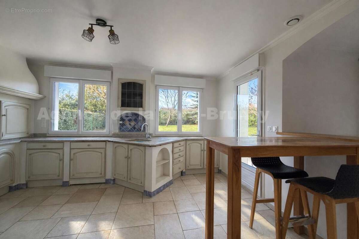 ChatGPT Image 9 févr - Maison à VARENNES-JARCY