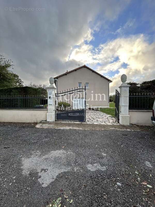 Maison à PEYRAT-DE-BELLAC