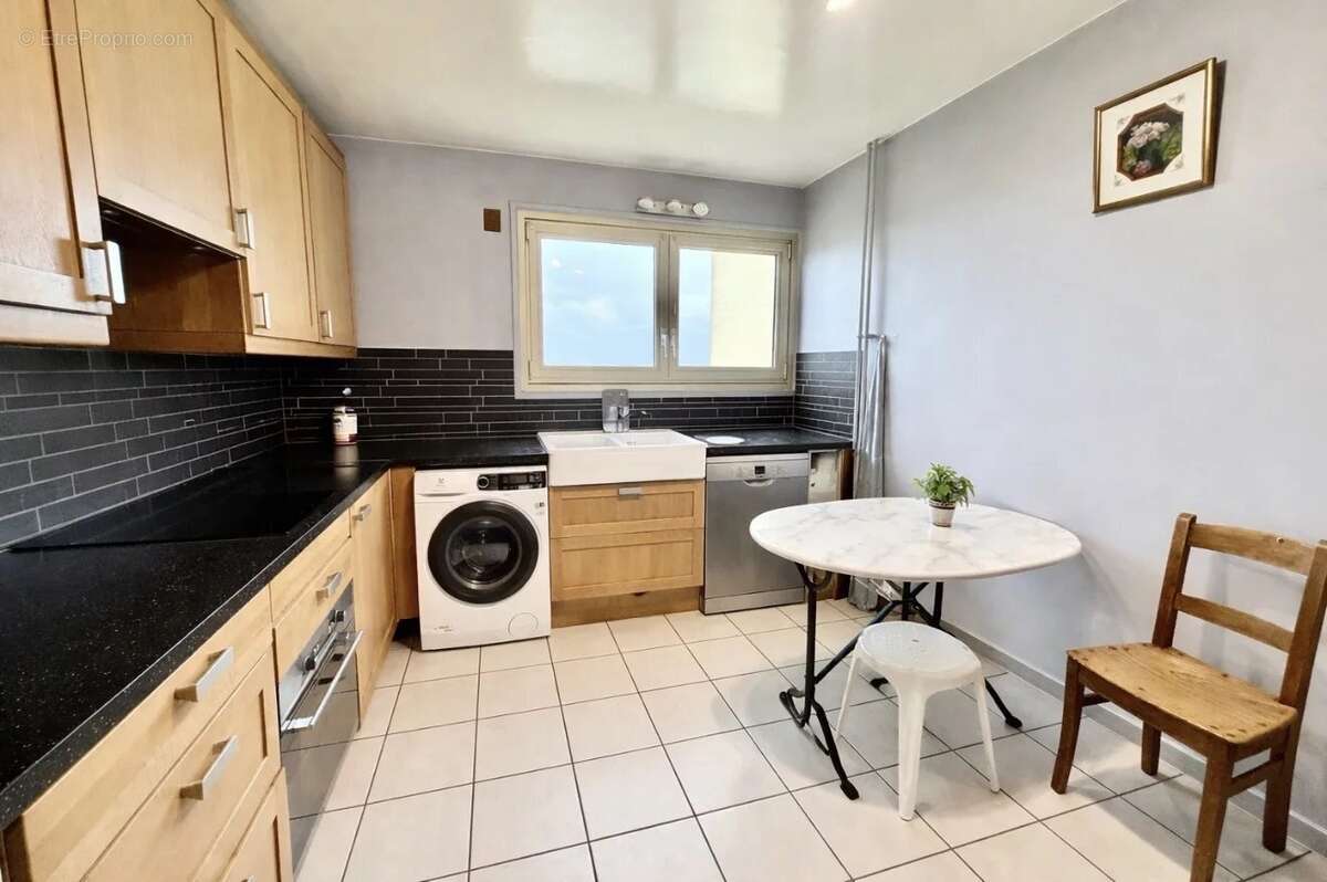 Appartement à LES LILAS