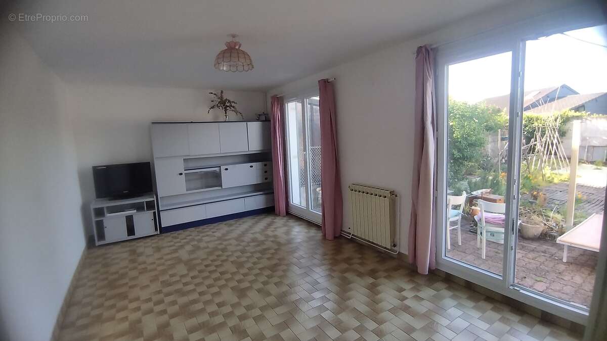Maison à VARENNES-VAUZELLES
