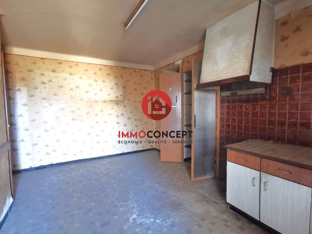 Appartement à BAGNOLS-SUR-CEZE