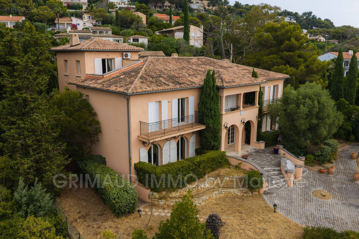 Maison à LES ISSAMBRES