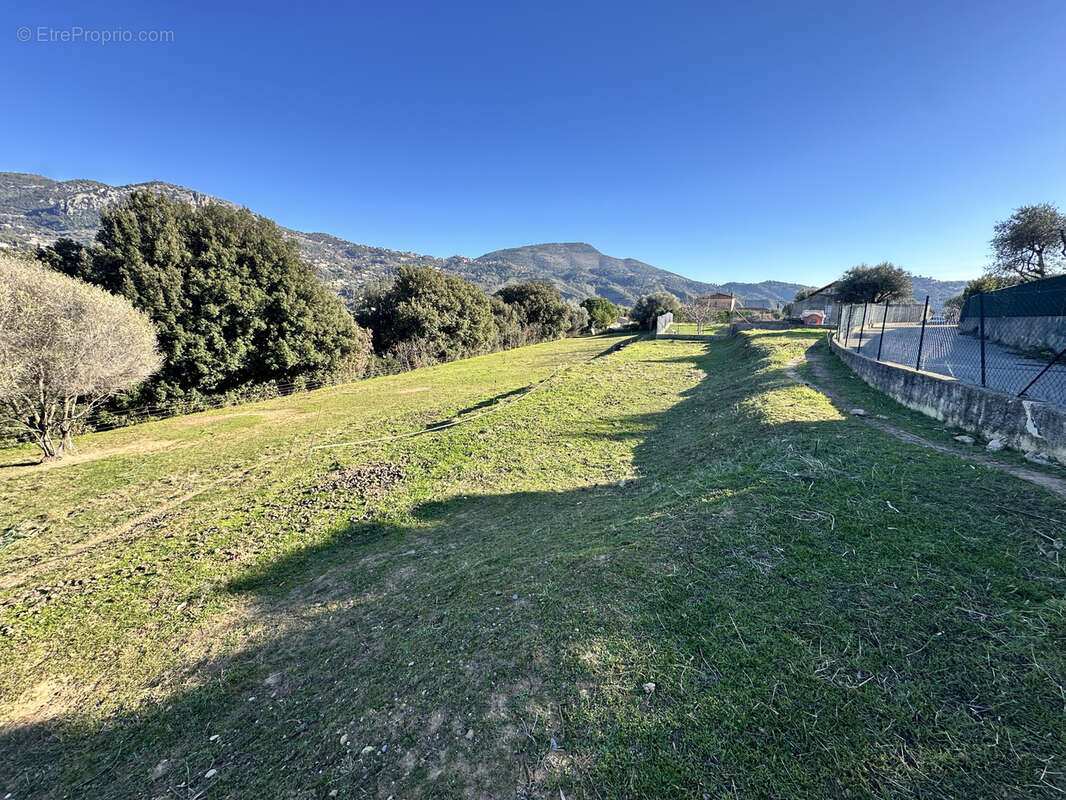 Sous compromis carros les plans residentiel: joli terrain a batir de 800m2 environ, vue degagee sur les collin - photo 4
