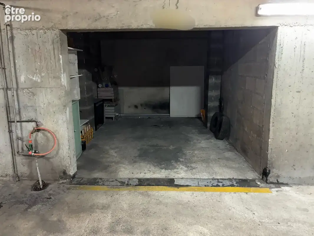 Photo Parking à Paris-17e au prix de 50 000€
