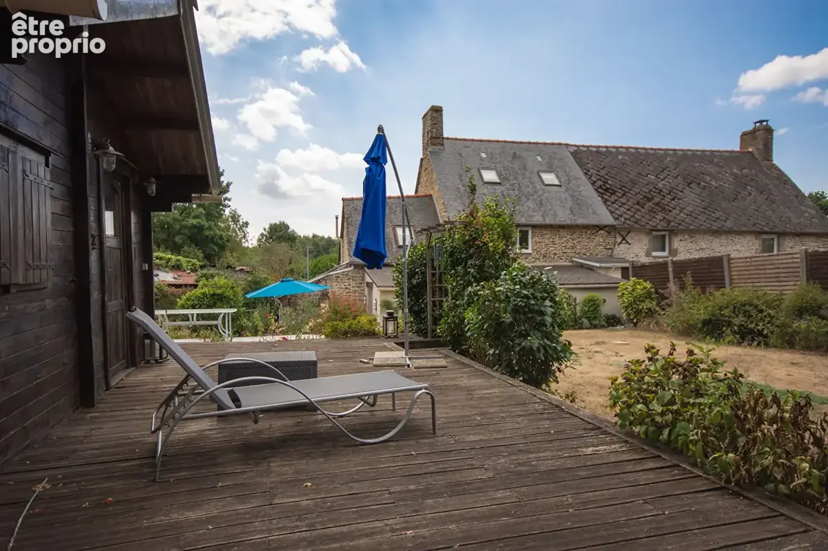 BRETAGNE, près de Saint-Brice-en-Coglès : charmante maison de campagne mitoyenne en pierre (3-4 chambres), avec jardin, garage e - photo 3