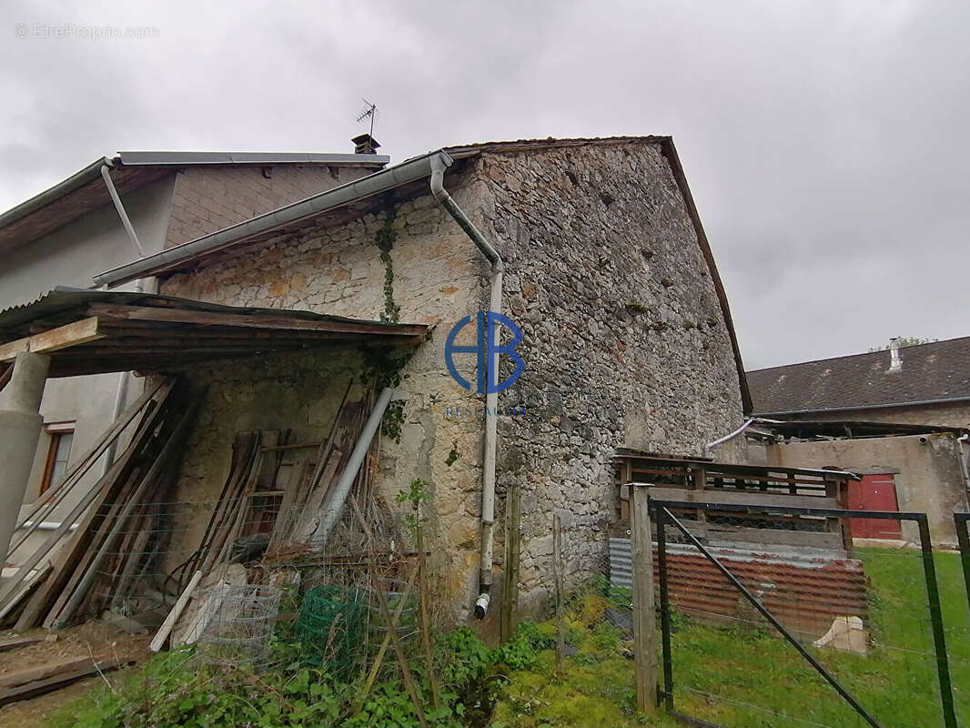 Autre à CEYZERIEU