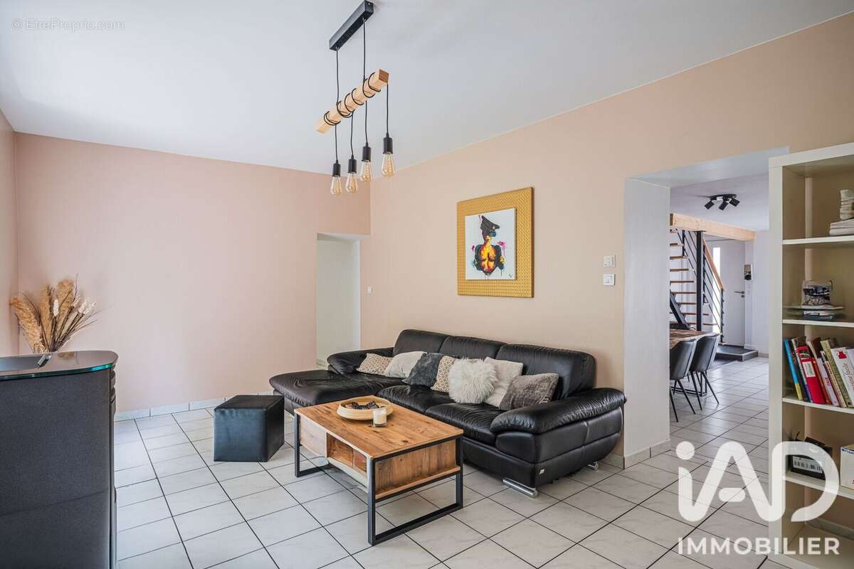 Maison 161 m² à Le Gua  - photo 2