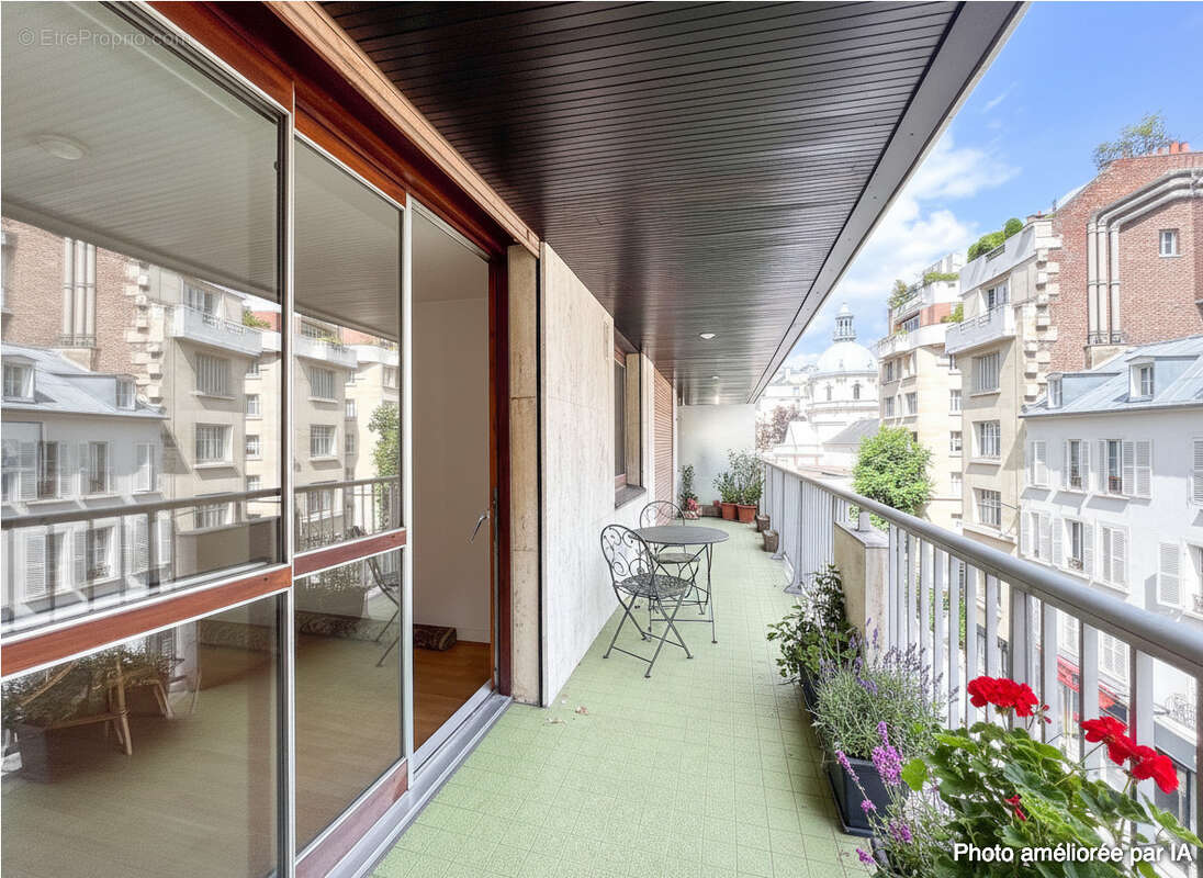 Appartement à PARIS-16E