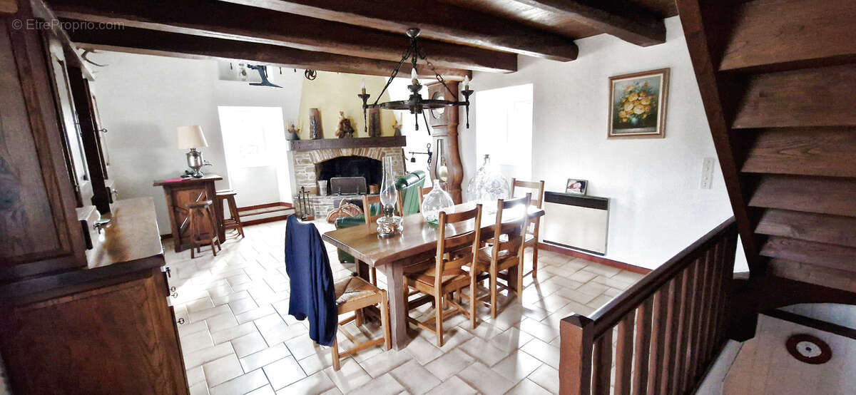 Maison à LE COLLET-DE-DEZE