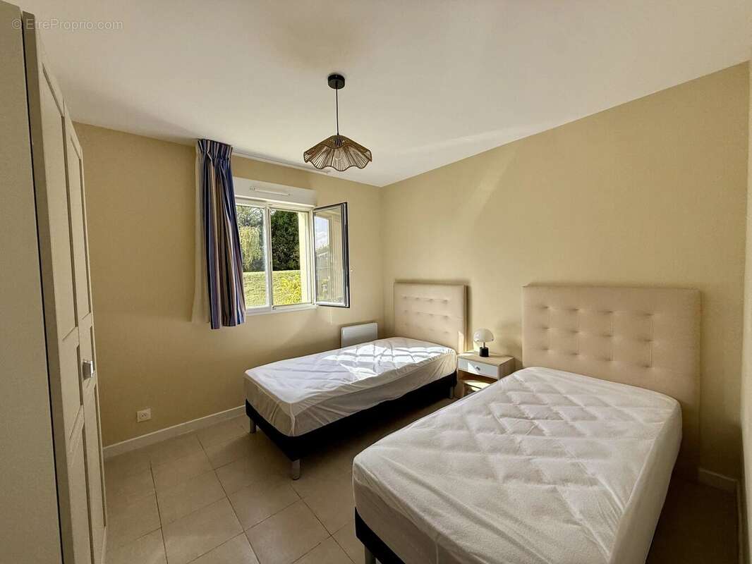 Appartement 65 m² à Saint-Arnoult  - photo 3