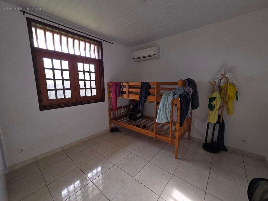 Photo 6 - Maison à REMIRE-MONTJOLY