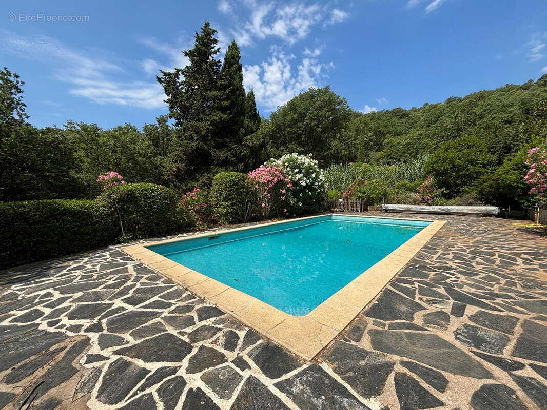 Maison à LA GARDE-FREINET