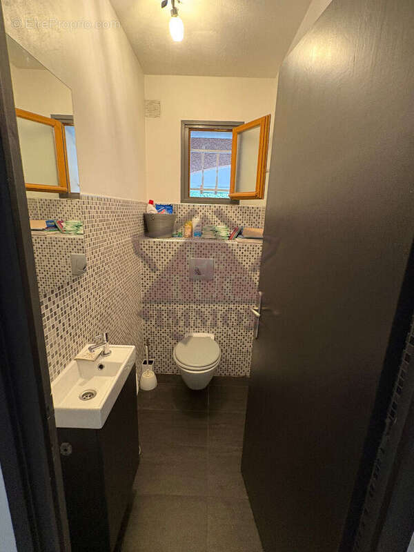 Maison à SAINT-HILAIRE-DE-BRETHMAS