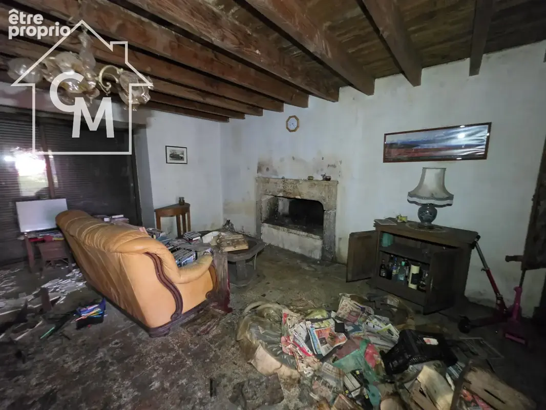 Maison à rénover entièrement avec dépendances et terrain - photo 8