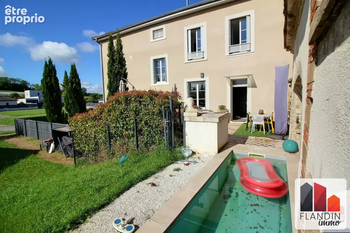 Appartement à CHARLY