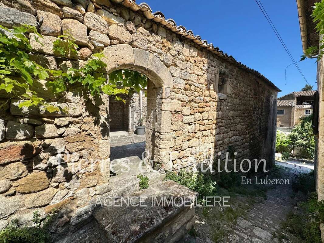 Appartement à OPPEDE