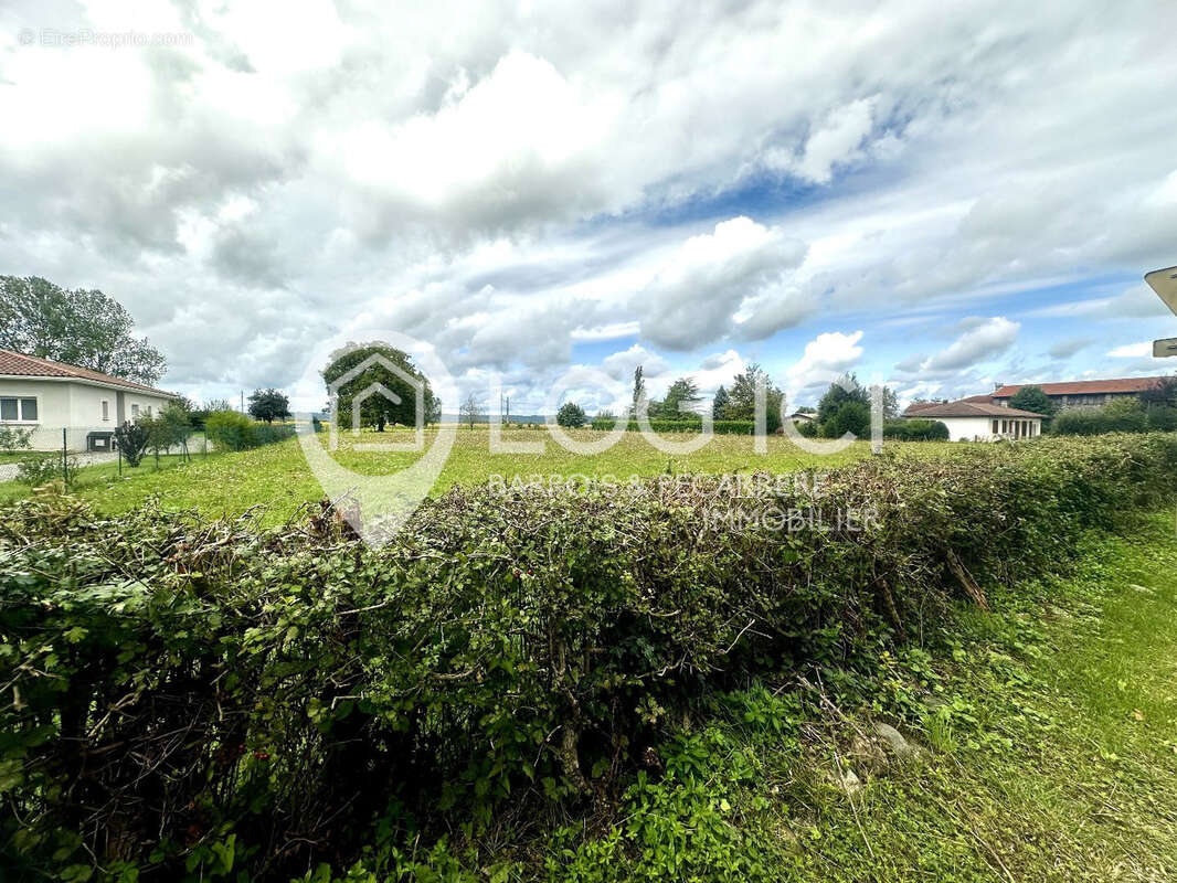 Terrain à MARTRES-DE-RIVIERE