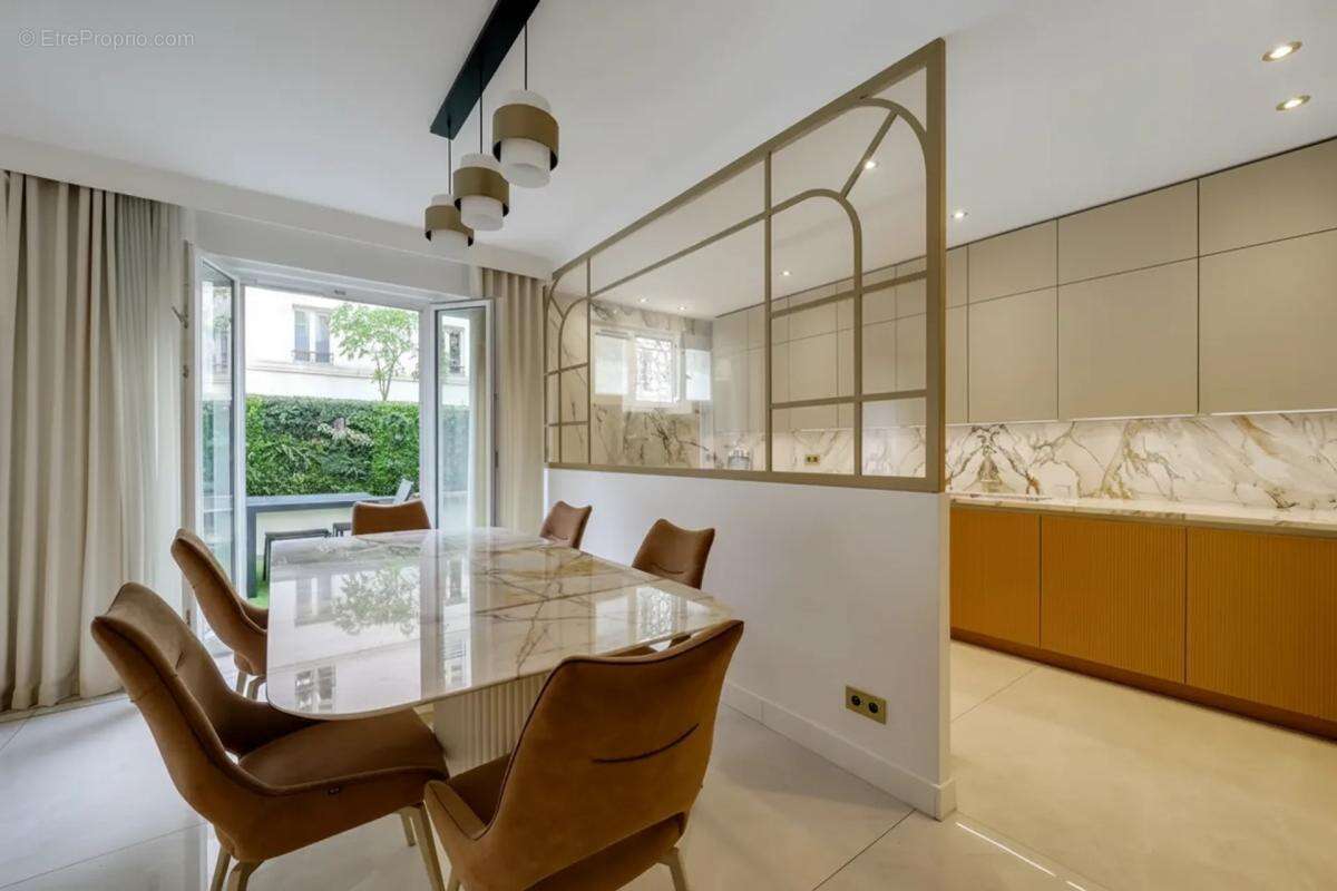 Appartement à NEUILLY-SUR-SEINE