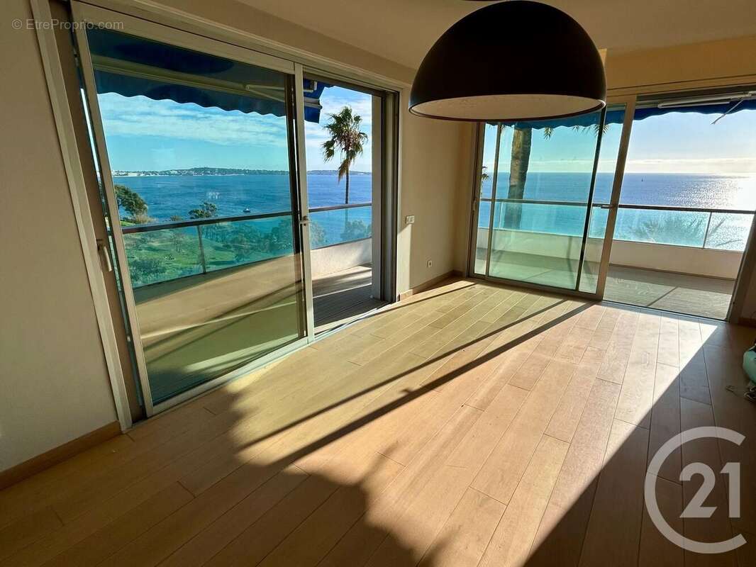 Appartement à VALLAURIS