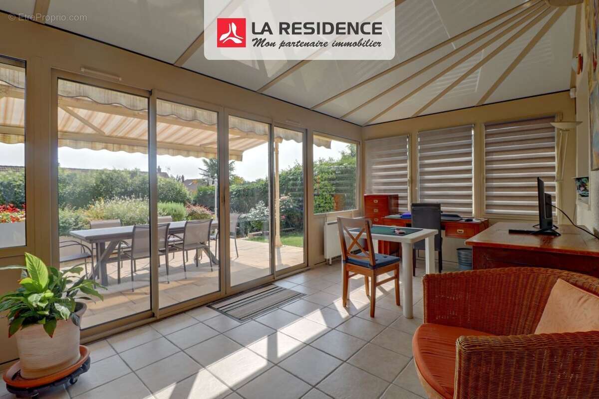 Maison à JOUY-LE-MOUTIER