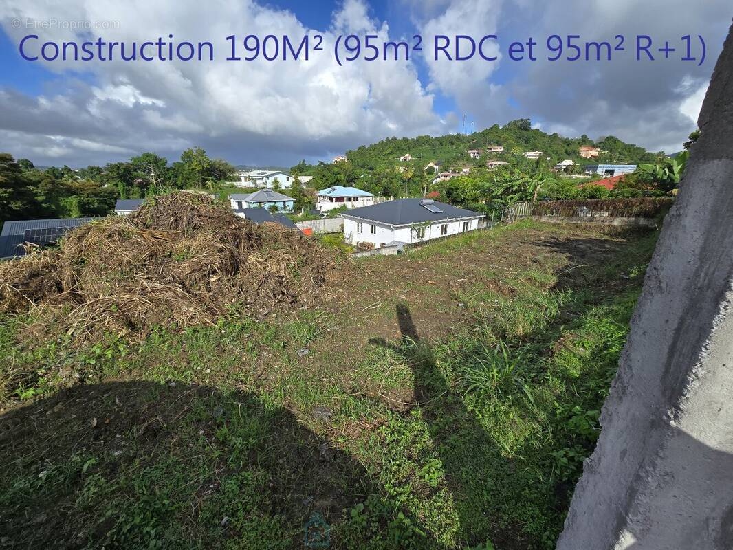 Terrain à RIVIERE-SALEE