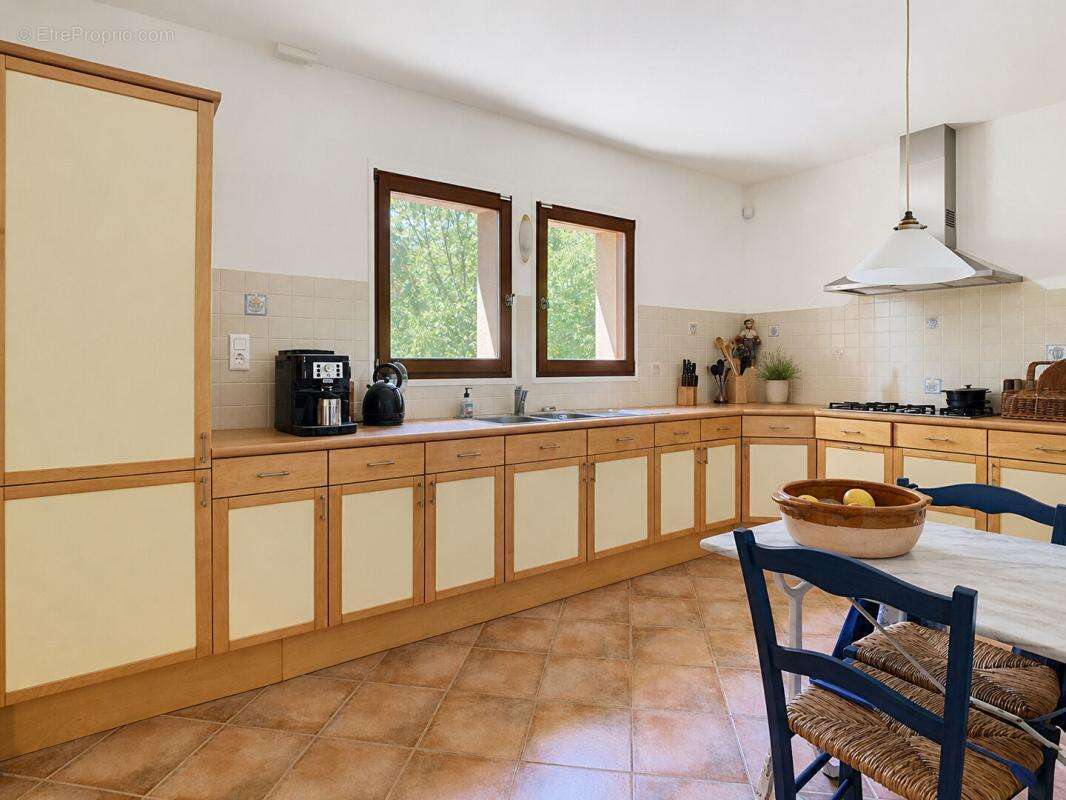 Belle maison contemporaine avec 5 chambres et piscine - photo 4