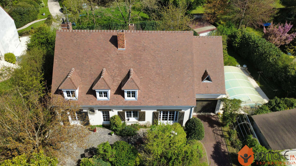 Maison à CONDE-SAINTE-LIBIAIRE