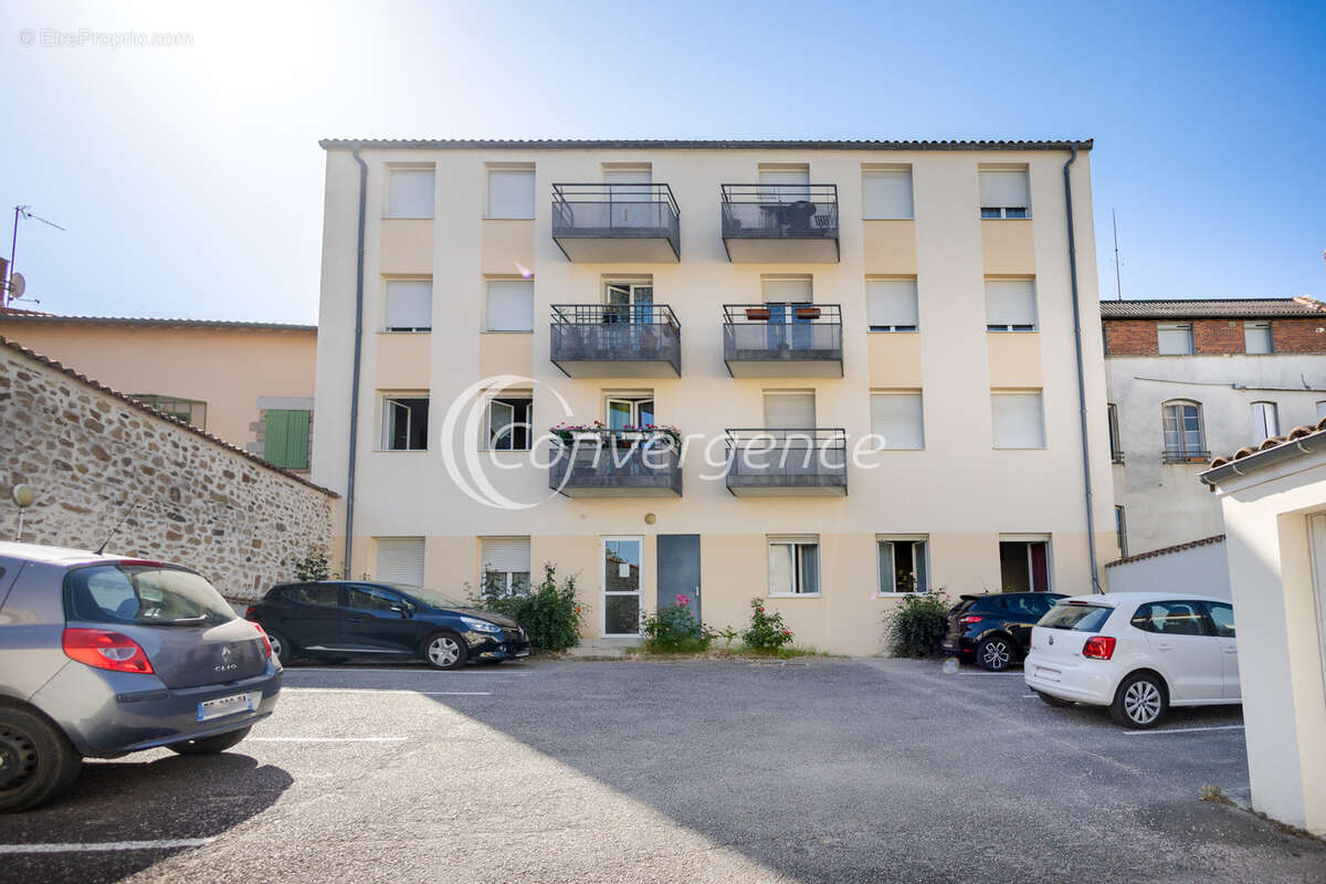 Appartement T3, accès PMR, ascenseur, garage et balcons SAINT JUNIEN - photo 9