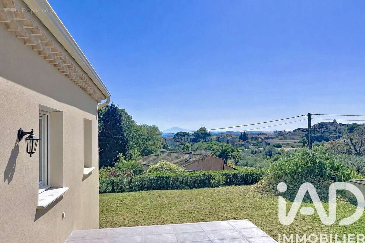 Photo 3 - Maison à SAINT-JULIEN-DE-PEYROLAS