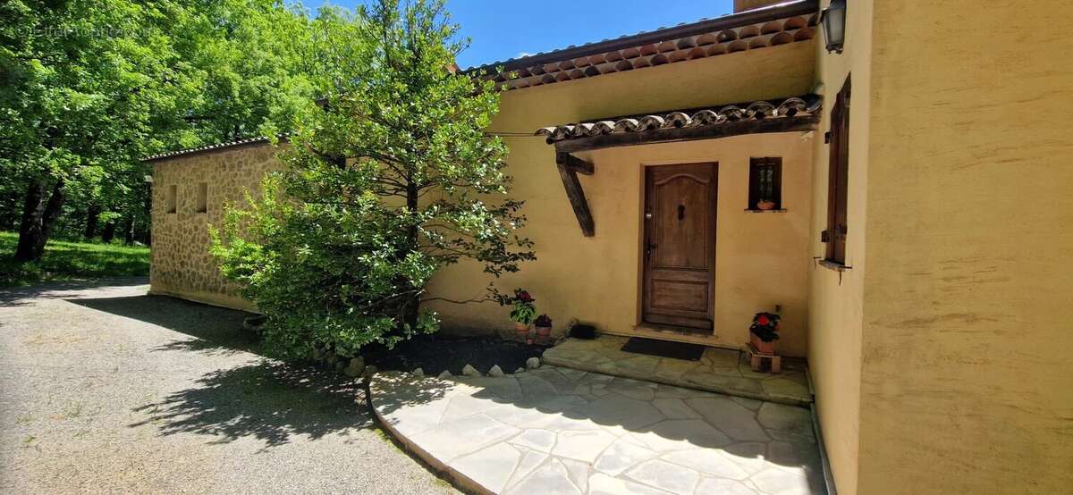 Maison à GREOLIERES