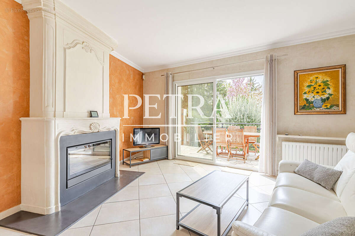 Maison à L'HAY-LES-ROSES